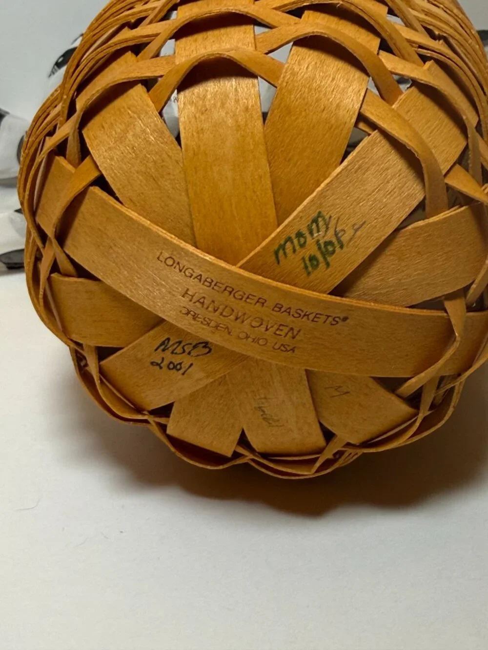 2001 Unused Small Gatehouse Longaberger Basket Handwoven Leather Loop 11751